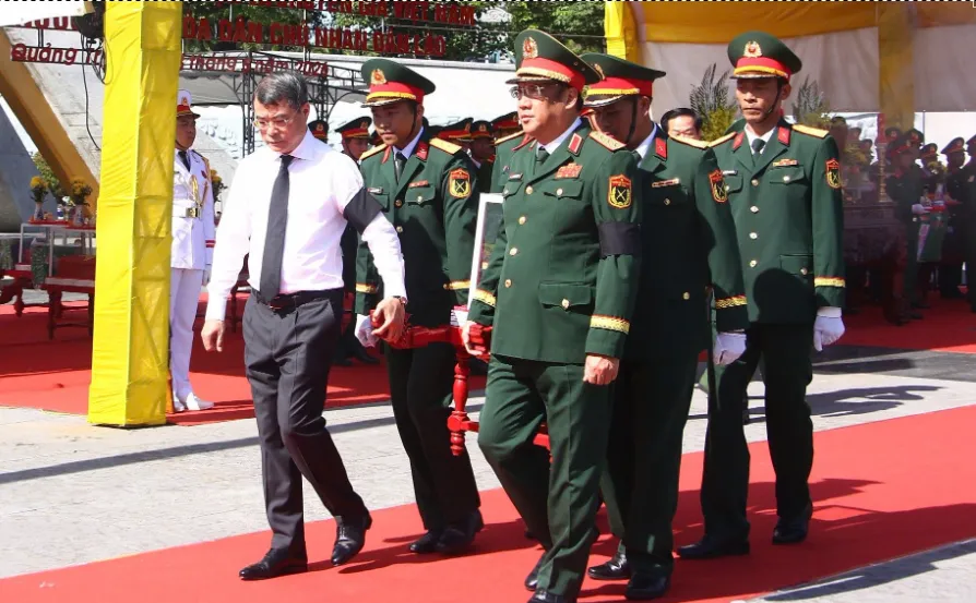 Thủ tướng Lê Minh Hưng dự lễ truy điệu, an táng 28 hài cốt liệt sĩ tại Quảng Trị - Ảnh 1.