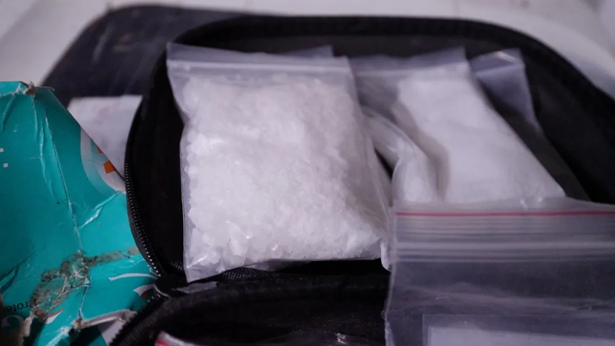 Triệt phá đường dây ma túy liên tỉnh ở Lâm Đồng, thu giữ 1kg Ketamine- Ảnh 2. Triệt phá đường dây ma túy liên tỉnh ở Lâm Đồng, thu giữ 1kg Ketamine- Ảnh 2.