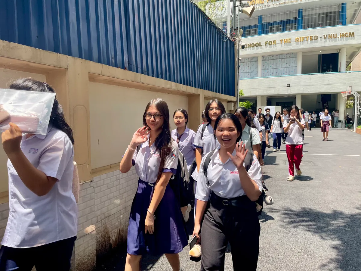 Đề thi Ngữ văn v&agrave;o lớp 10 Trường Phổ th&ocirc;ng Năng khiếu được khen hay, dễ khơi gợi cảm x&uacute;c- Ảnh 3.