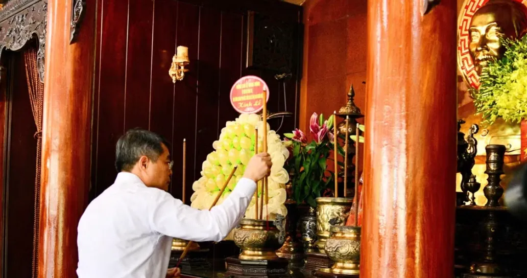 Thủ tướng Lê Minh Hưng tri ân các anh hùng liệt sĩ tại tỉnh Quảng Trị - Ảnh 2.