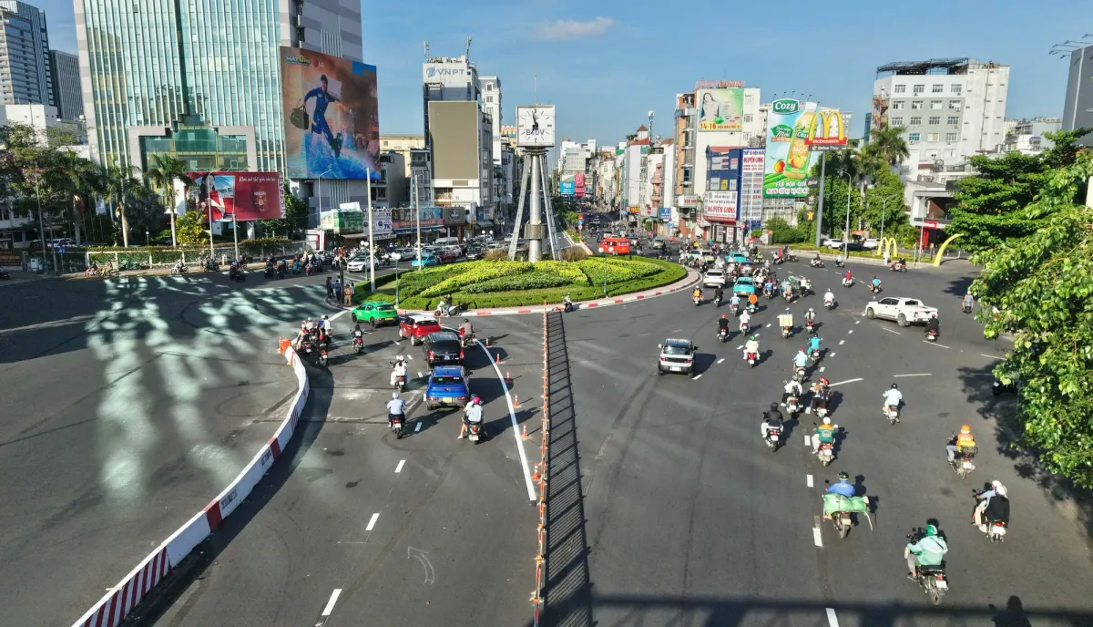 TP Hồ Chí Minh thí điểm phương án lưu thông mới tại vòng xoay Điện Biên Phủ - Ảnh 1.