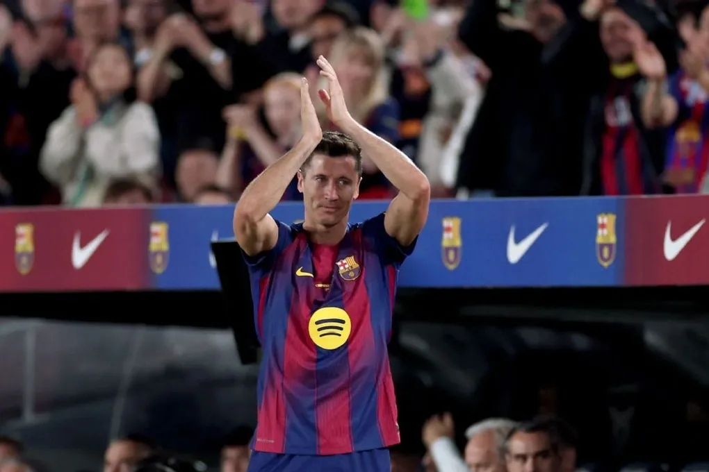 Barcelona thua Valencia 1-3 ng&agrave;y Lewandowski n&oacute;i lời chia tay La Liga- Ảnh 1.