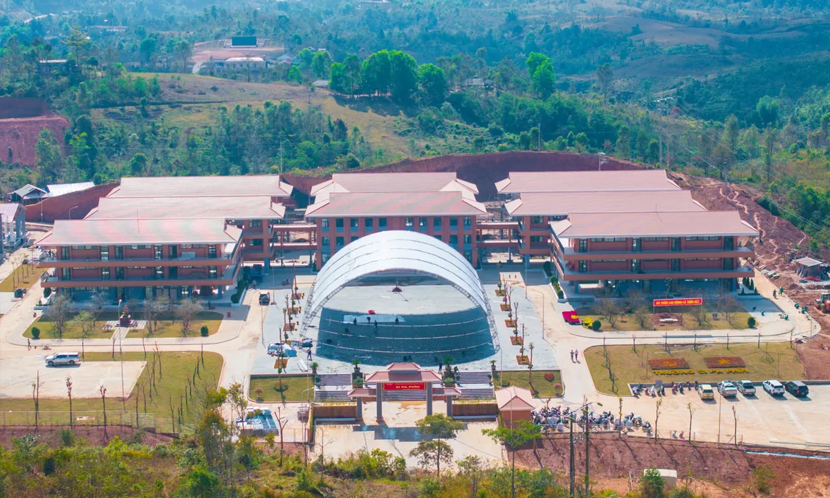 Thủ tướng yêu cầu hoàn thành 100 trường nội trú vùng biên trước ngày 30/8- Ảnh 1. Thủ tướng yêu cầu hoàn thành 100 trường nội trú vùng biên trước ngày 30/8- Ảnh 1.