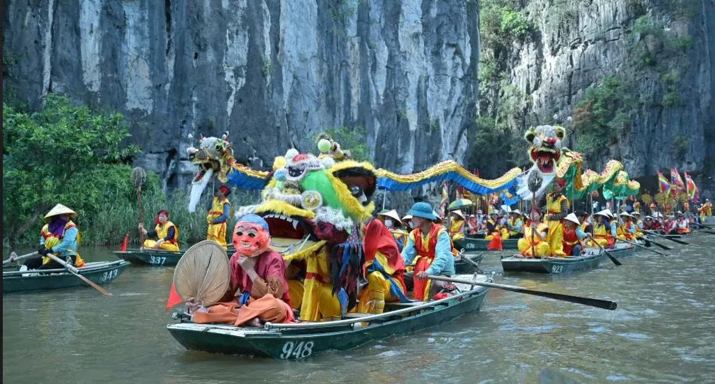 Ninh Bình: Hội tụ hồn quê Việt bên dòng Ngô Đồng vàng óng - Ảnh 2.