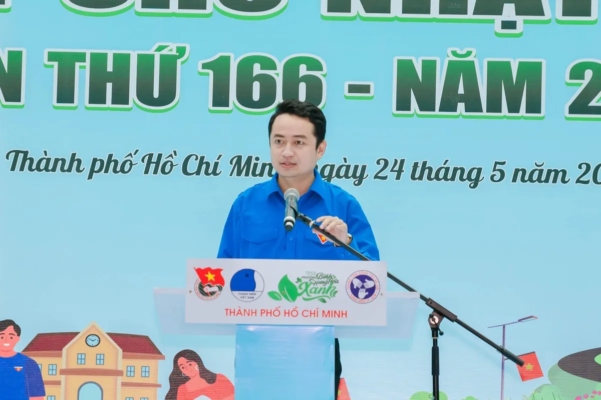 Hơn 1.000 bạn trẻ TP Hồ Ch&iacute; Minh chung tay dọn r&aacute;c trong Ng&agrave;y Chủ nhật xanh- Ảnh 1.