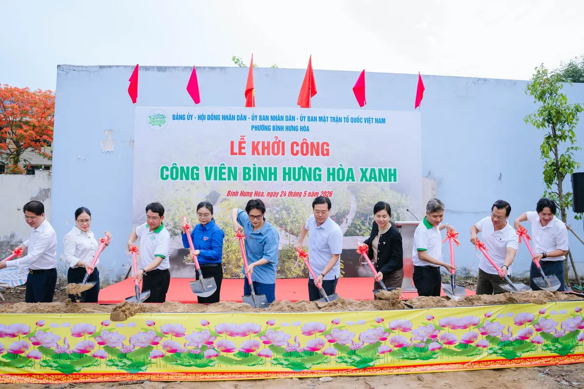 Hơn 1.000 bạn trẻ TP Hồ Ch&iacute; Minh chung tay dọn r&aacute;c trong Ng&agrave;y Chủ nhật xanh- Ảnh 4.