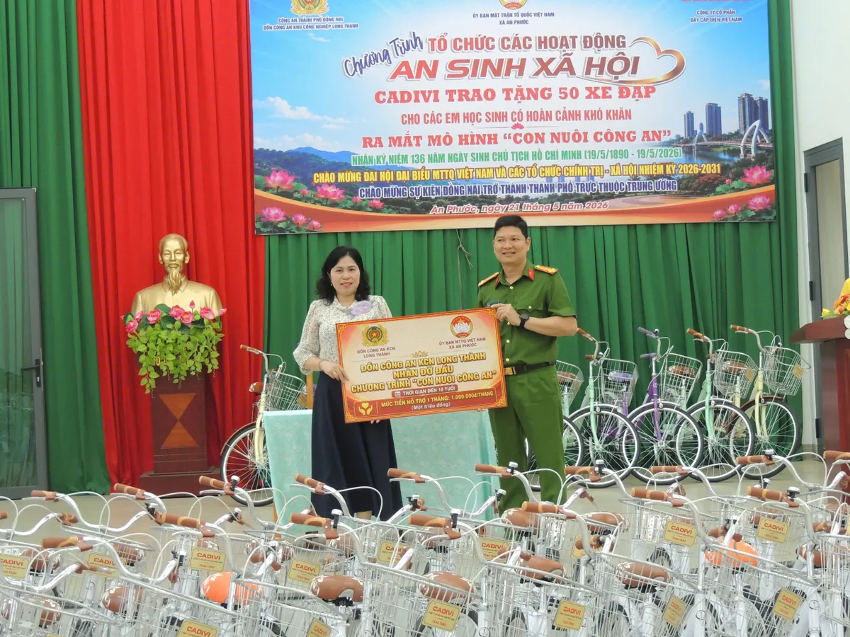 Mô hình "Con nuôi Công an" và những hoạt động ý nghĩa tiếp sức cho học sinh nghèo tới trường- Ảnh 1. Mô hình "Con nuôi Công an" và những hoạt động ý nghĩa tiếp sức cho học sinh nghèo tới trường- Ảnh 1.