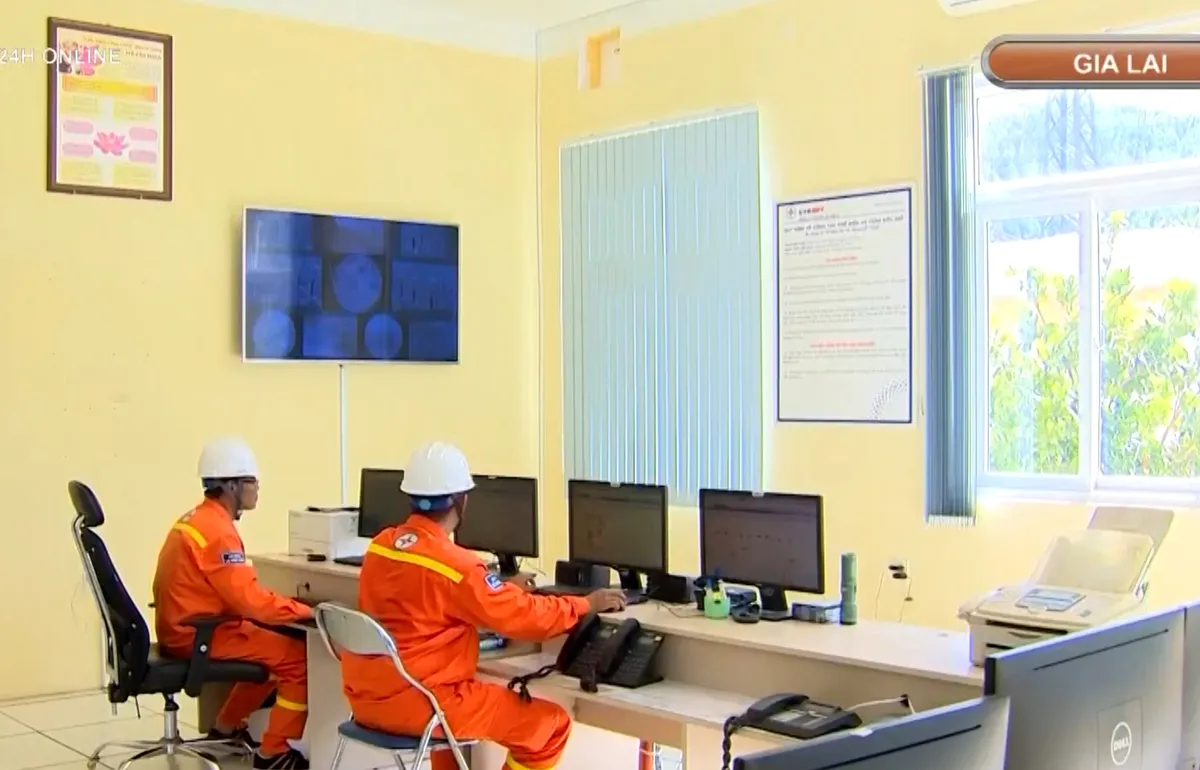 Đảm bảo an to&agrave;n lưới điện truyền tải trong cao điểm nắng n&oacute;ng- Ảnh 2.