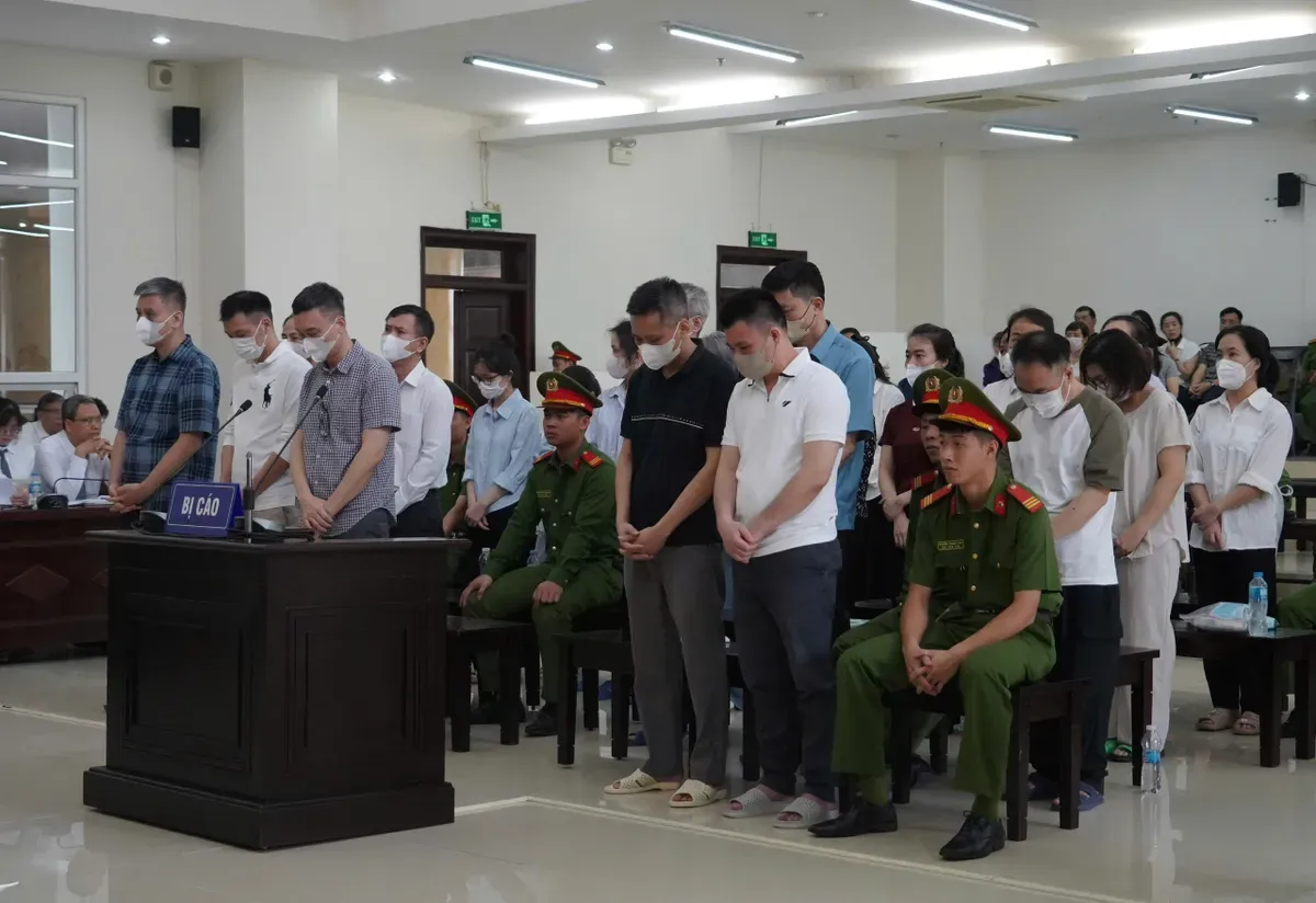 Cựu Cục trưởng Cục ATTP Nguyễn Thanh Phong n&oacute;i nhận tiền &ldquo;cảm ơn&rdquo; nhưng kh&ocirc;ng bỏ lọt sai phạm- Ảnh 1.