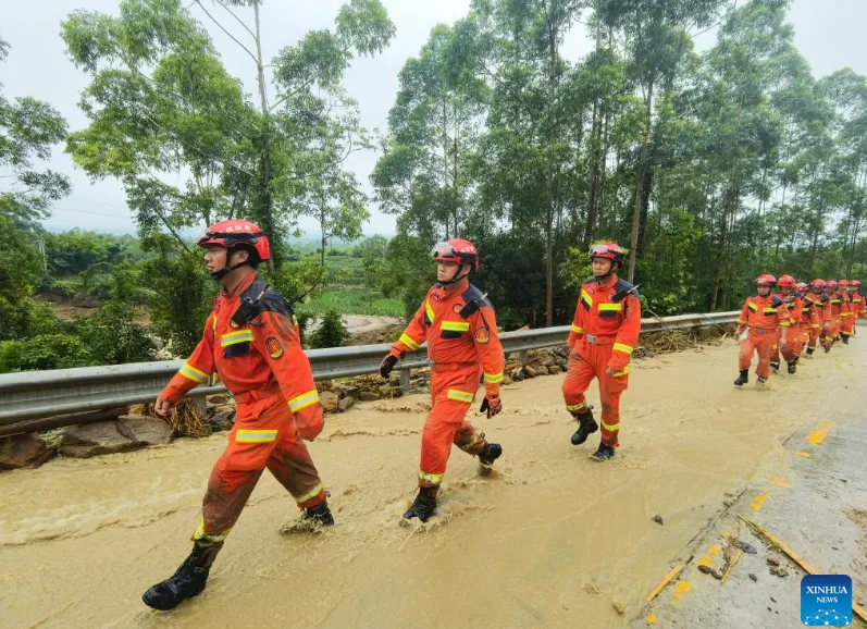 Ít nhất 3 người thiệt mạng sau trận mưa lớn gây lũ quét ở Trung Quốc- Ảnh 1. Ít nhất 3 người thiệt mạng sau trận mưa lớn gây lũ quét ở Trung Quốc- Ảnh 1.