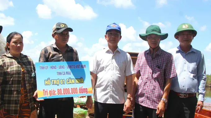 Cà Mau hỗ trợ 80 triệu đồng cho hộ dân có nhà bị sập do dông, lốc - Ảnh 1.
