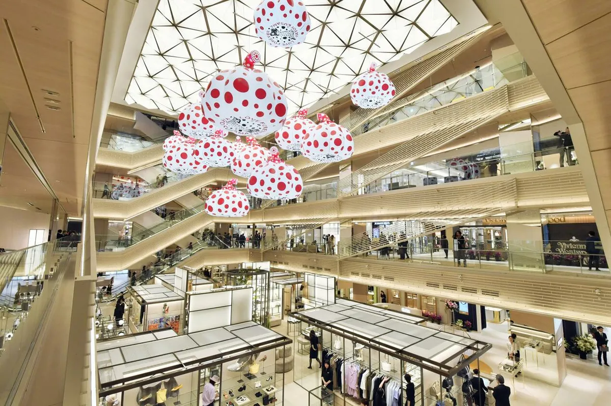 Xảy ra vụ xịt chất lạ tại khu Ginza ở Tokyo khiến hàng chục người bị thương - Ảnh 1.