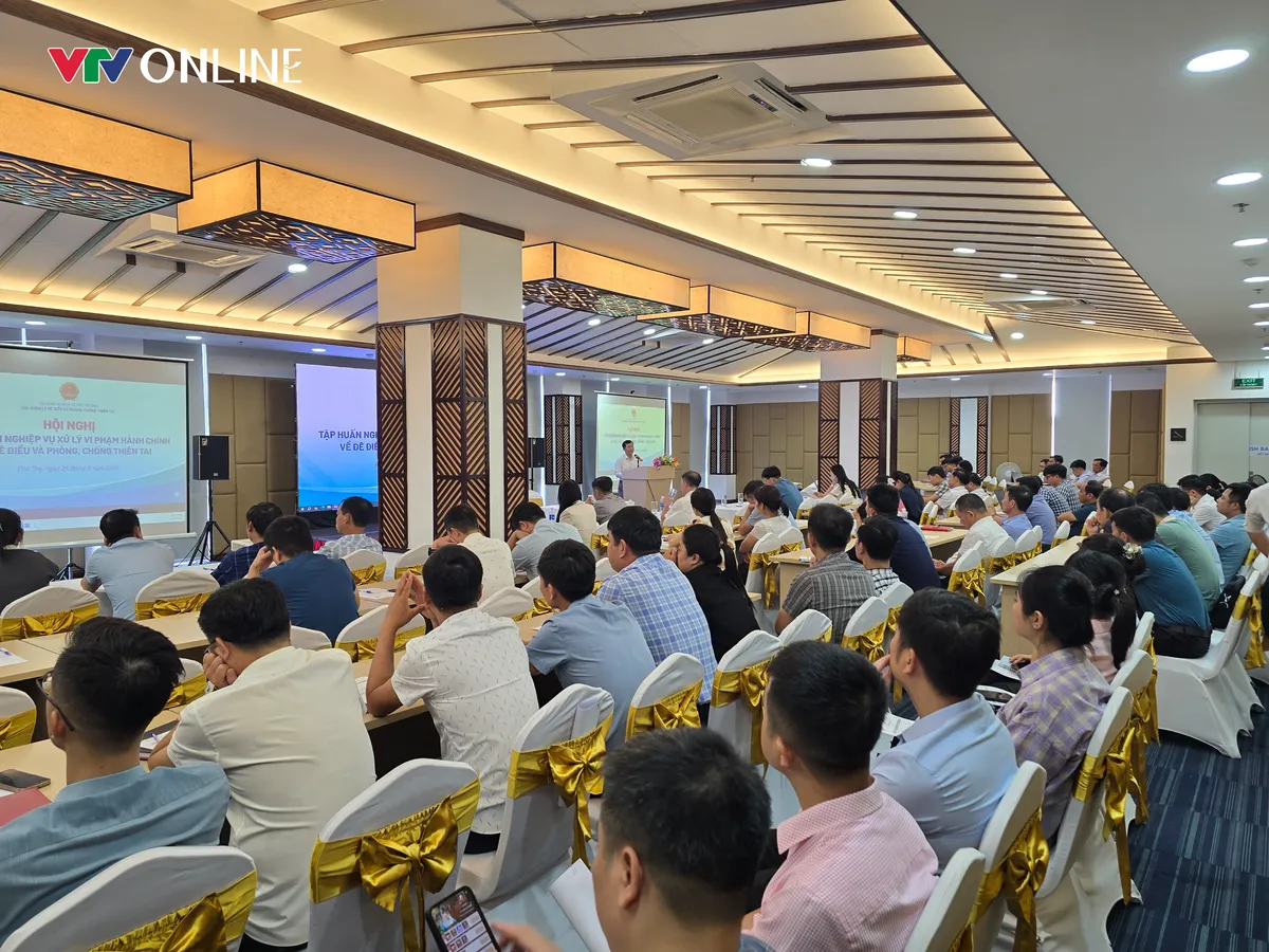 Chặn vi phạm đ&ecirc; điều trước m&ugrave;a mưa b&atilde;o - Ảnh 1.