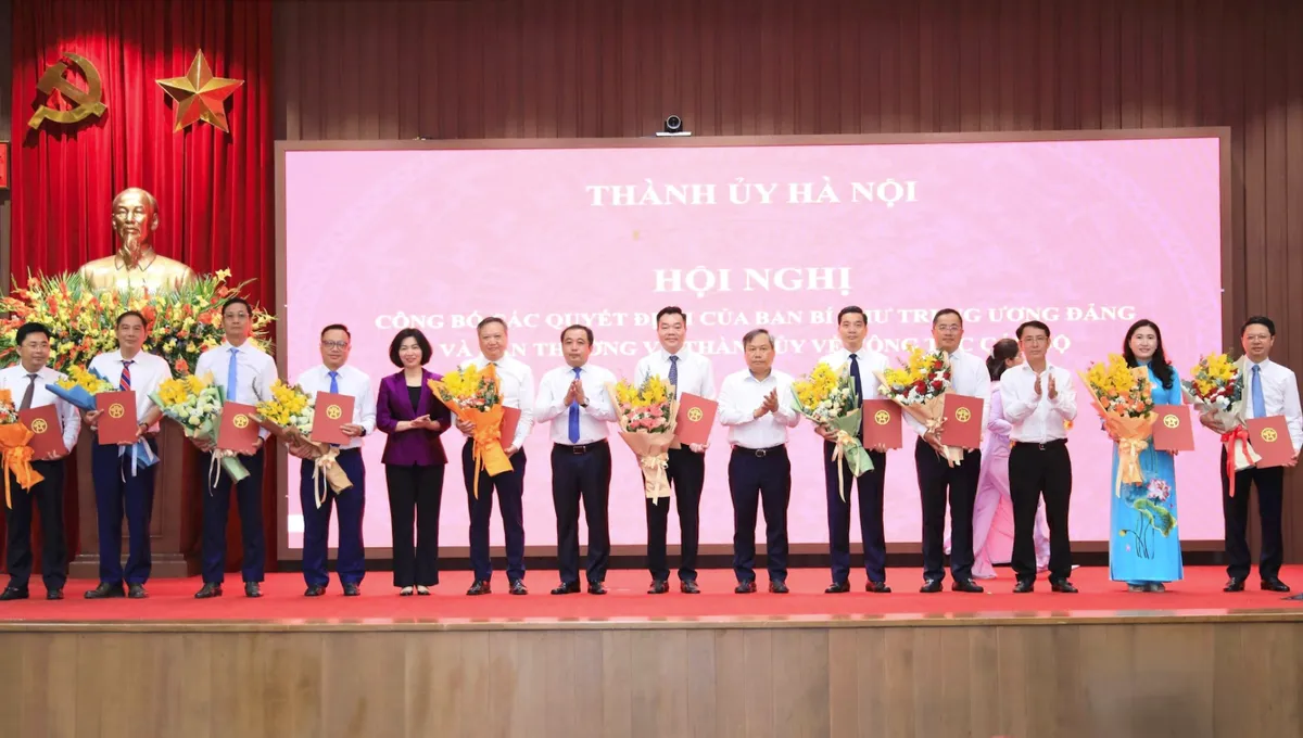 Hà Nội bổ nhiệm, điều động nhiều cán bộ lãnh đạo chủ chốt - Ảnh 1.