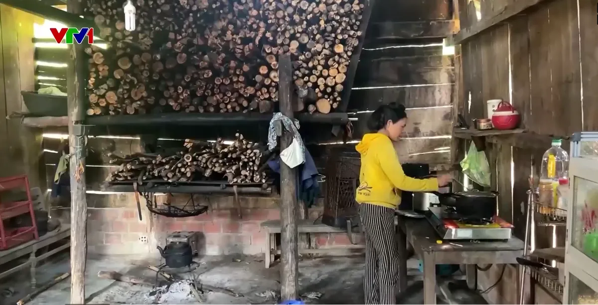 Tuyên truyền người dân từ bỏ món cá ủ chua để ngăn chặn triệt để nguy cơ ngộ độc botulinum - Ảnh 2.