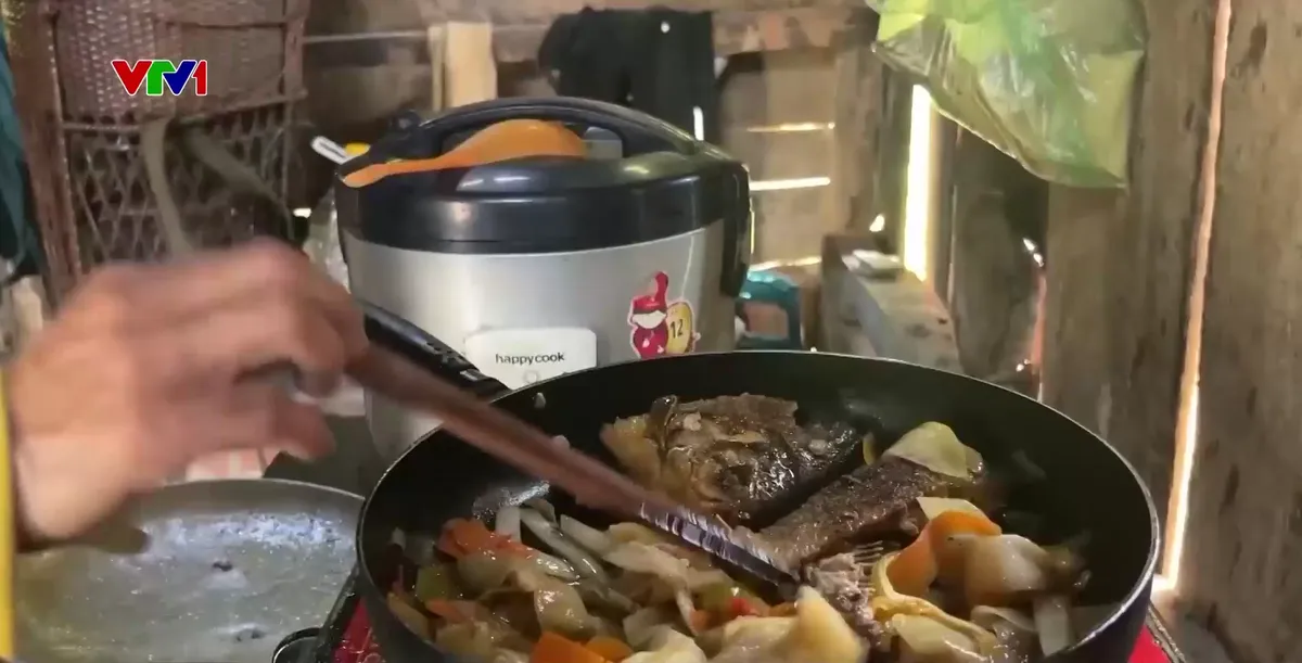 Tuyên truyền người dân từ bỏ món cá ủ chua để ngăn chặn triệt để nguy cơ ngộ độc botulinum - Ảnh 1.