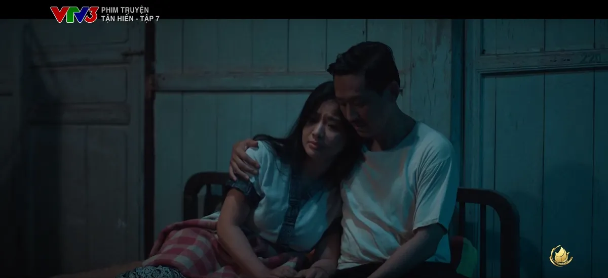 Tận hiến tập 7-8: Những "viên đạn bọc đường" làm rối loạn cục diện tình báo - Ảnh 3.