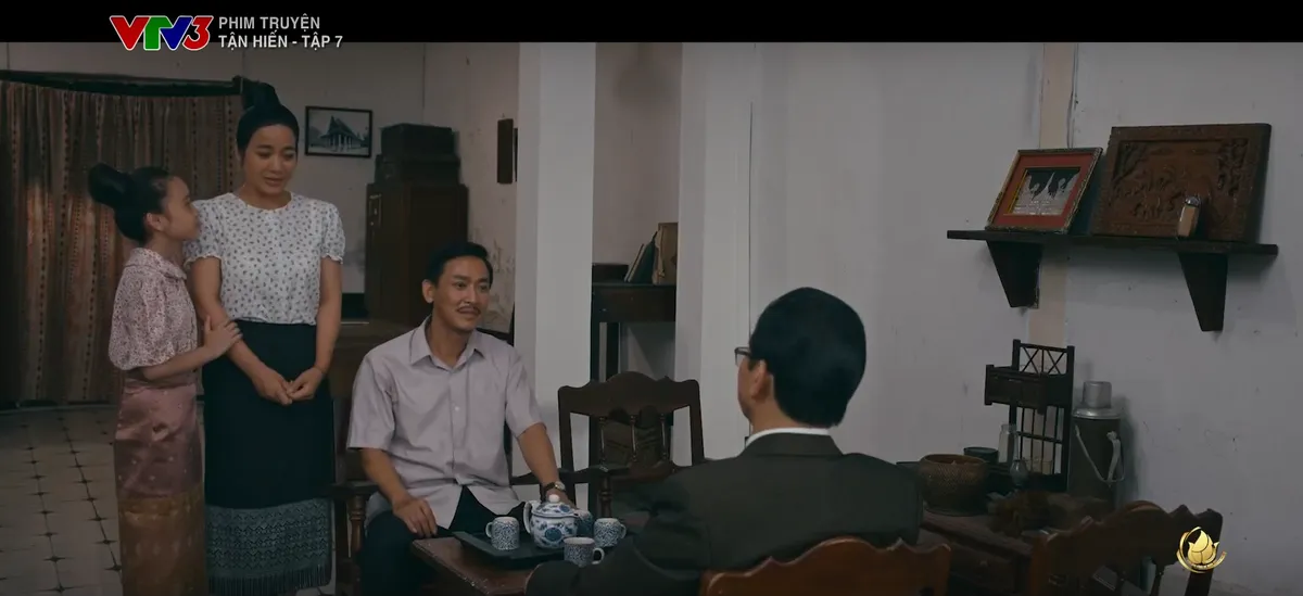 Tận hiến tập 7-8: Những "viên đạn bọc đường" làm rối loạn cục diện tình báo - Ảnh 5.