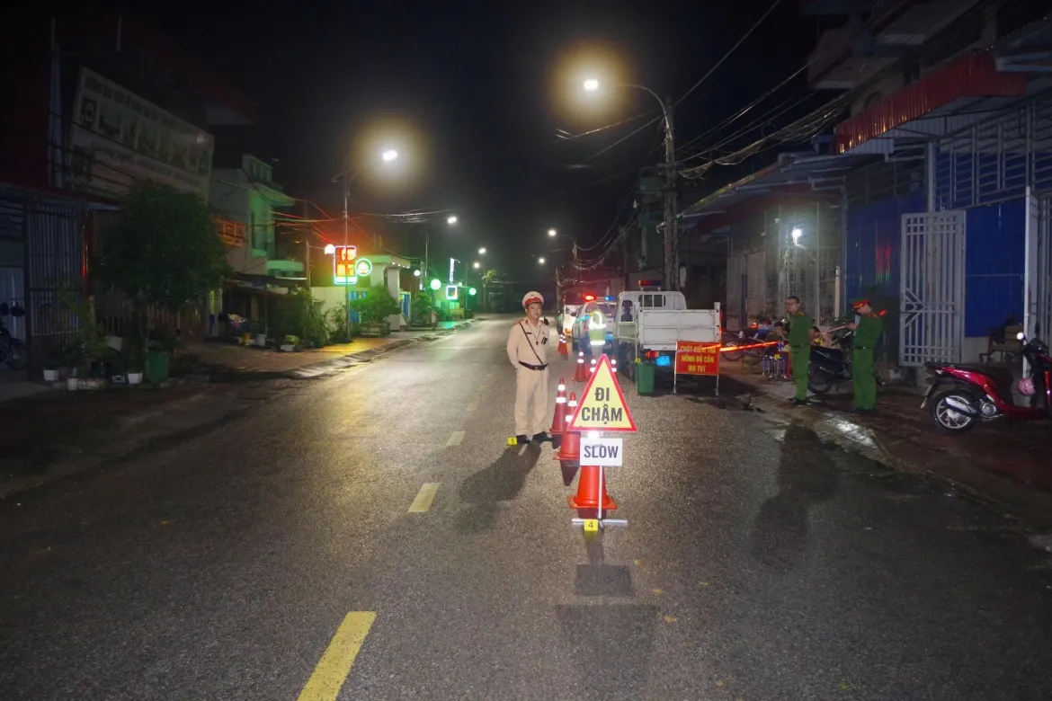 Khởi tố người đàn ông dùng dao chống đối lực lượng kiểm tra nồng độ cồn- Ảnh 1. Khởi tố người đàn ông dùng dao chống đối lực lượng kiểm tra nồng độ cồn- Ảnh 1.