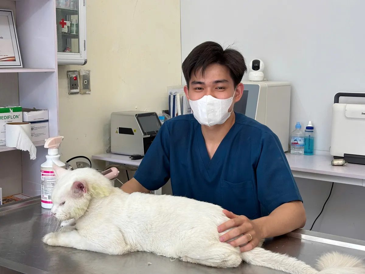 Hà Nội nắng nóng gay gắt: Người dân chật vật mưu sinh, trẻ nhỏ đối mặt nhiều nguy cơ - Ảnh 24.