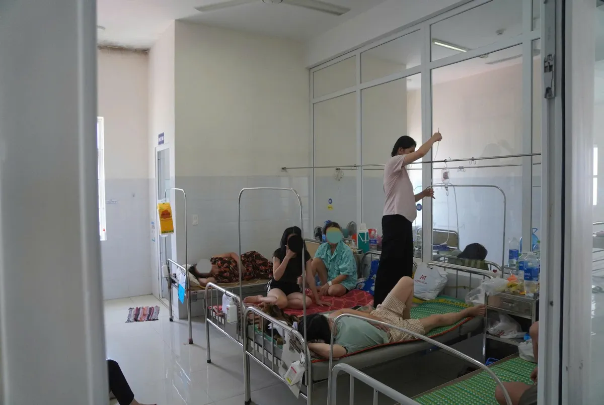 75 người ăn b&aacute;nh m&igrave; nhập viện: Sở Y tế Gia Lai v&agrave;o cuộc - Ảnh 1.