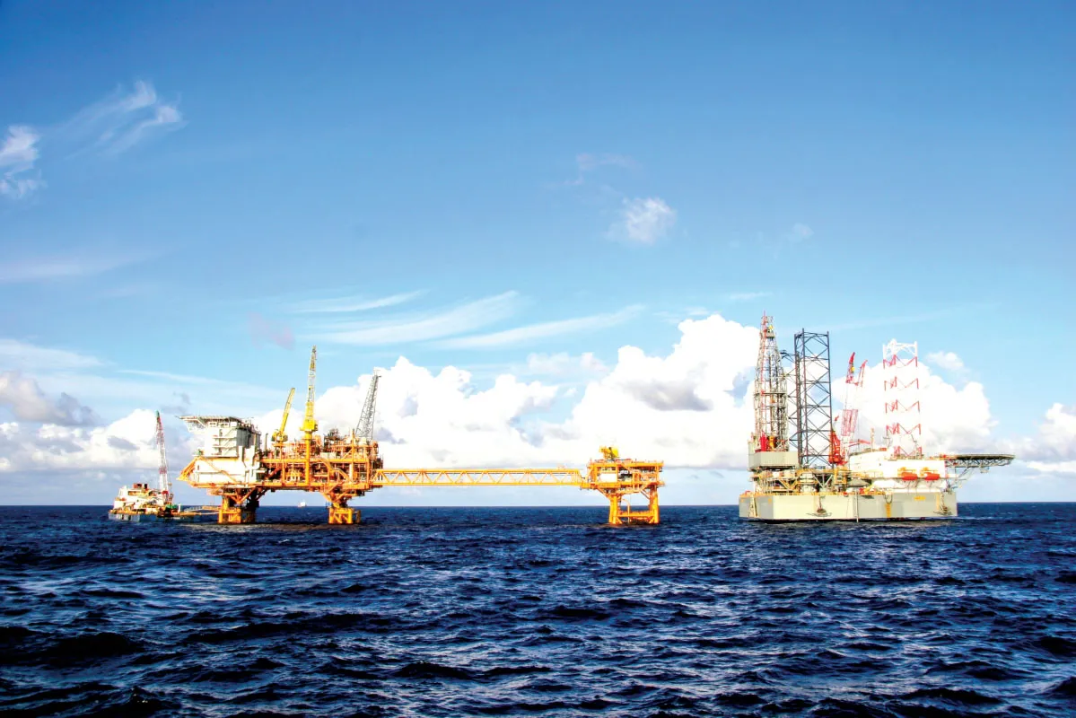 Giá dầu thô ngọt nhẹ giảm hơn 6%- Ảnh 1. Giá dầu thô ngọt nhẹ giảm hơn 6%- Ảnh 1.