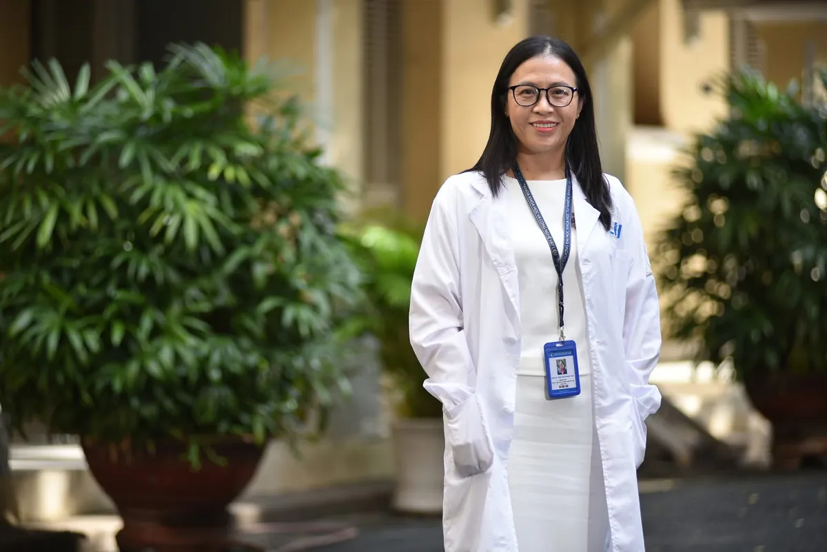 Ng&agrave;y c&agrave;ng nhiều phụ nữ chọn khoa học: H&agrave;nh tr&igrave;nh ph&iacute;a sau ph&ograve;ng th&iacute; nghiệm  - Ảnh 1.