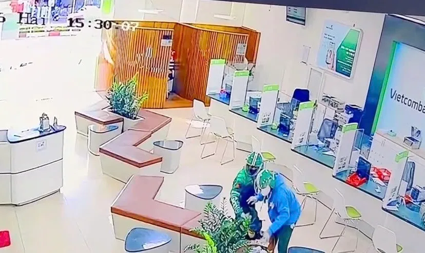 Tuyên án 2 kẻ cướp ngân hàng ở Gia Lai- Ảnh 2. Tuyên án 2 kẻ cướp ngân hàng ở Gia Lai- Ảnh 2.