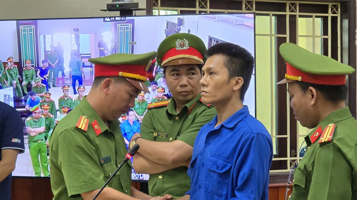 Tuyên án 2 kẻ cướp ngân hàng ở Gia Lai- Ảnh 1. Tuyên án 2 kẻ cướp ngân hàng ở Gia Lai- Ảnh 1.