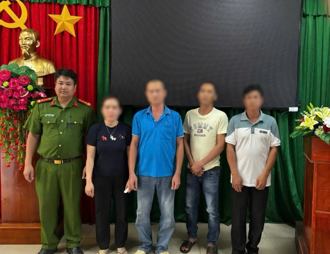 Khởi tố, bắt tạm giam nhóm đối tượng giết mổ heo bệnh đưa ra thị trường tiêu thụ- Ảnh 1. Khởi tố, bắt tạm giam nhóm đối tượng giết mổ heo bệnh đưa ra thị trường tiêu thụ- Ảnh 1.