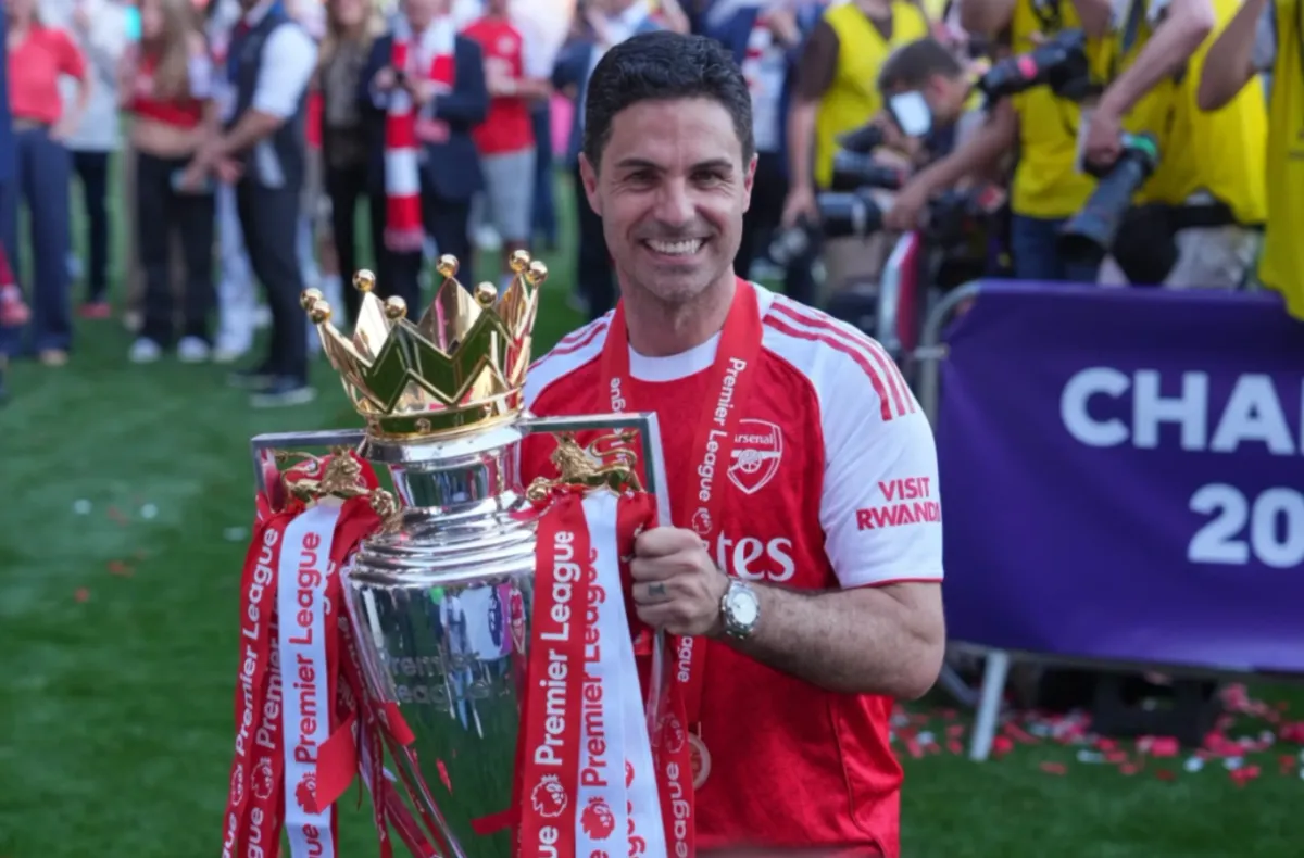 Arteta vô địch Premier League nhưng hụt Cúp Sir Alex Ferguson vào tay Lampard- Ảnh 1. Arteta vô địch Premier League nhưng hụt Cúp Sir Alex Ferguson vào tay Lampard- Ảnh 1.