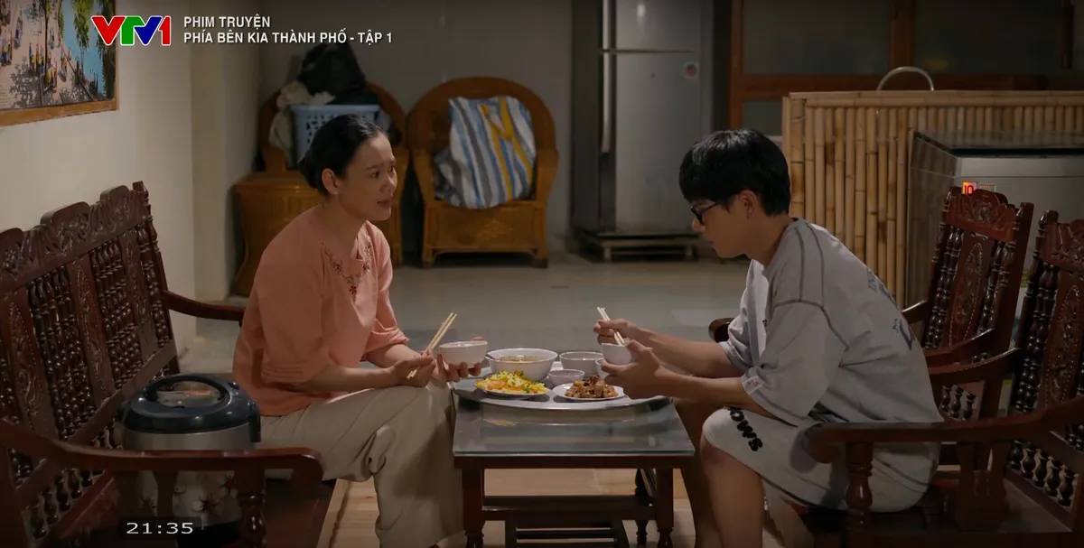 Phía bên kia thành phố - Tập 1: Khuê bị bắt nạt vì không có bố, Cương áp lực vì bạn thân học quá giỏi - Ảnh 12.