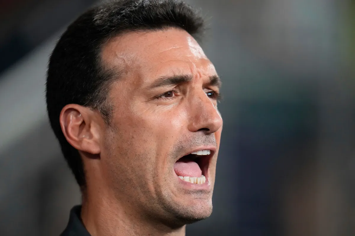 Argentina chuẩn bị bảo vệ chức vô địch World Cup, HLV Lionel Scaloni vẫn bình tĩnh - Ảnh 2.