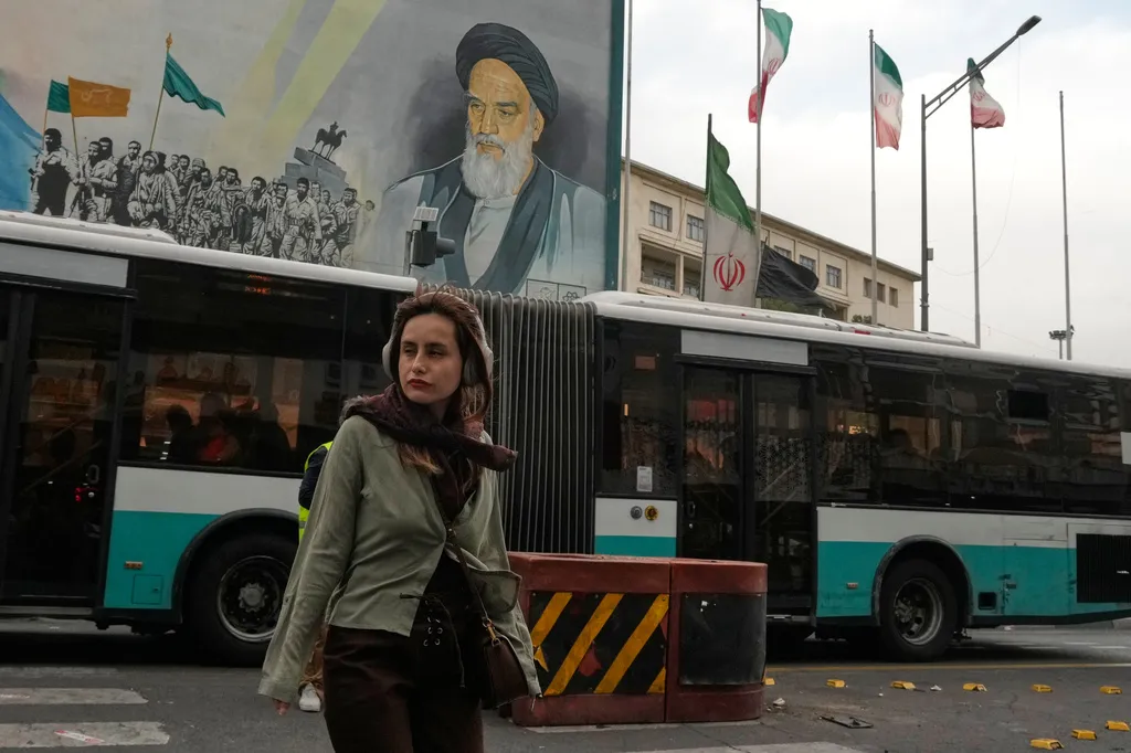 Lãnh tụ tối cao Iran đưa ra thông điệp cứng rắn với Mỹ- Ảnh 1. Lãnh tụ tối cao Iran đưa ra thông điệp cứng rắn với Mỹ- Ảnh 1.