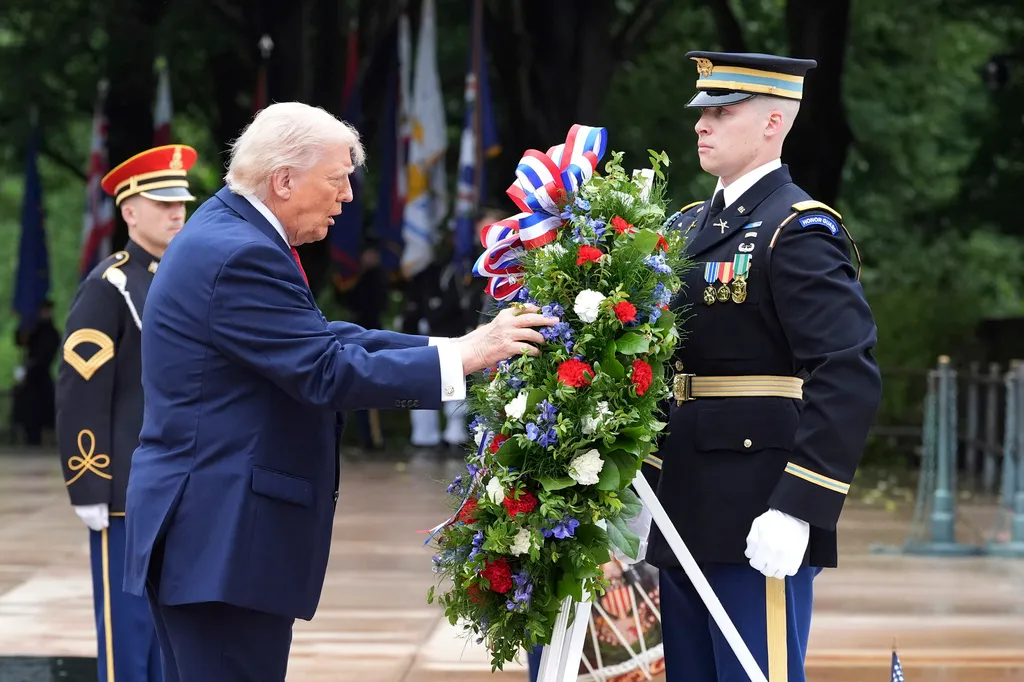 Sức khỏe của Tổng thống Trump tiếp tục thu hút sự chú ý của dư luận Mỹ- Ảnh 2. Sức khỏe của Tổng thống Trump tiếp tục thu hút sự chú ý của dư luận Mỹ- Ảnh 2.