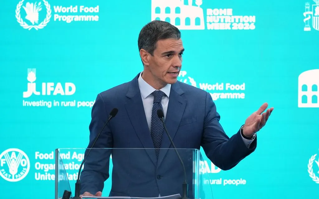Thủ tướng Tây Ban Nha Pedro Sanchez phát biểu tại trụ sở FAO ở Rome, ngày 26/5/2026. (Ảnh: AP)