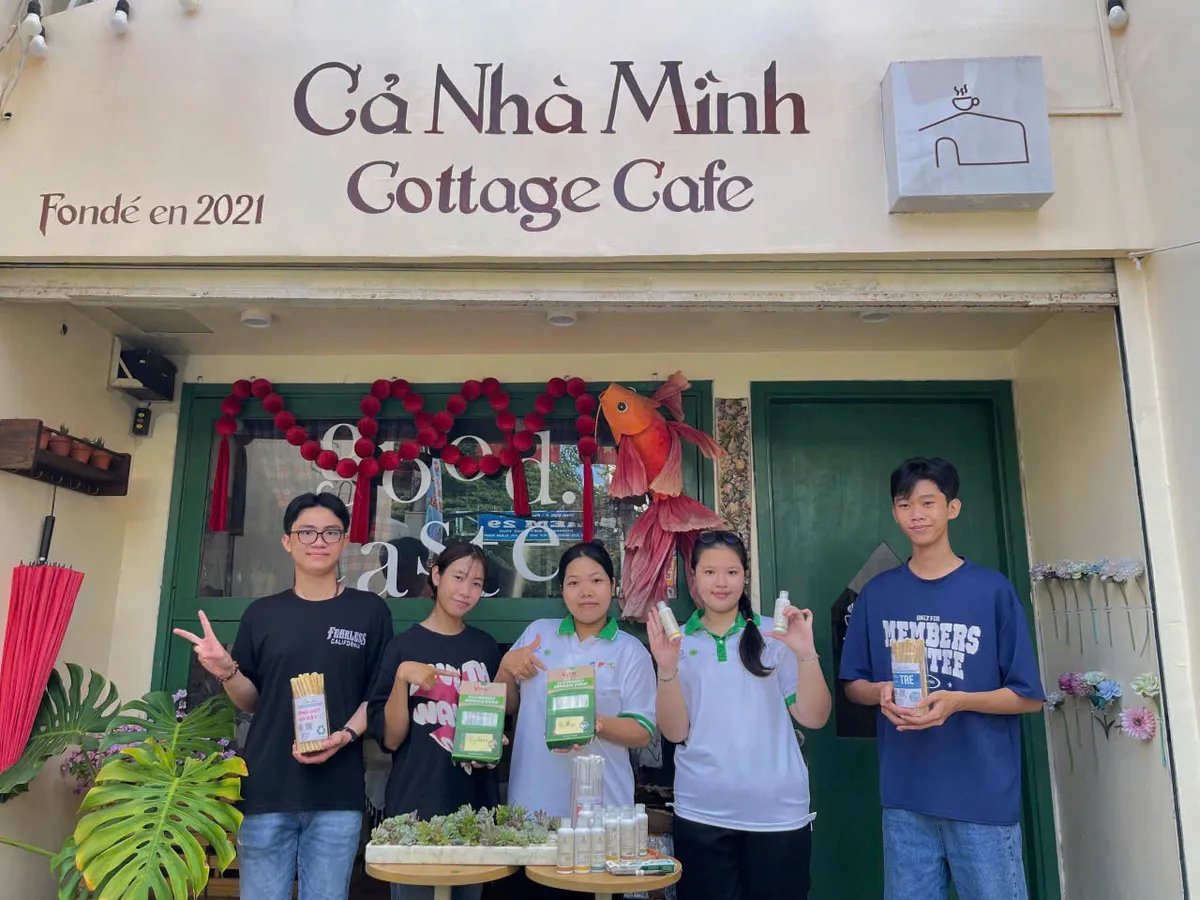 Hành trình 8 năm bền bỉ chuyền tay tri thức, gieo mầm xanh- Ảnh 6. Hành trình 8 năm bền bỉ chuyền tay tri thức, gieo mầm xanh- Ảnh 6.