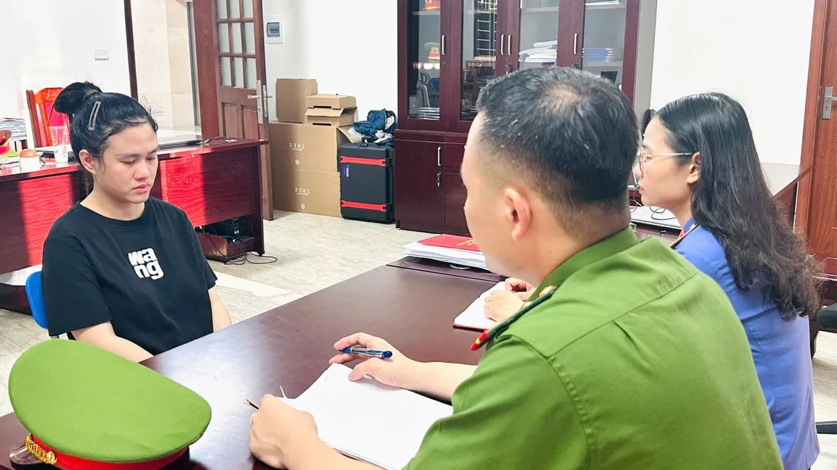 Khởi tố 2 chủ cơ sở b&aacute;n h&agrave;ng giả mạo nh&atilde;n hiệu ở Thanh H&oacute;a, thu giữ hơn 4.000 sản phẩm - Ảnh 2.
