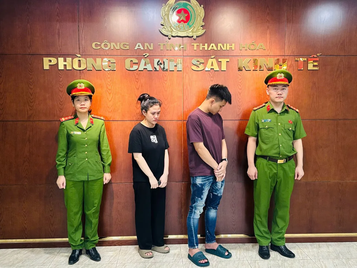 Khởi tố 2 chủ cơ sở b&aacute;n h&agrave;ng giả mạo nh&atilde;n hiệu ở Thanh H&oacute;a, thu giữ hơn 4.000 sản phẩm - Ảnh 1.