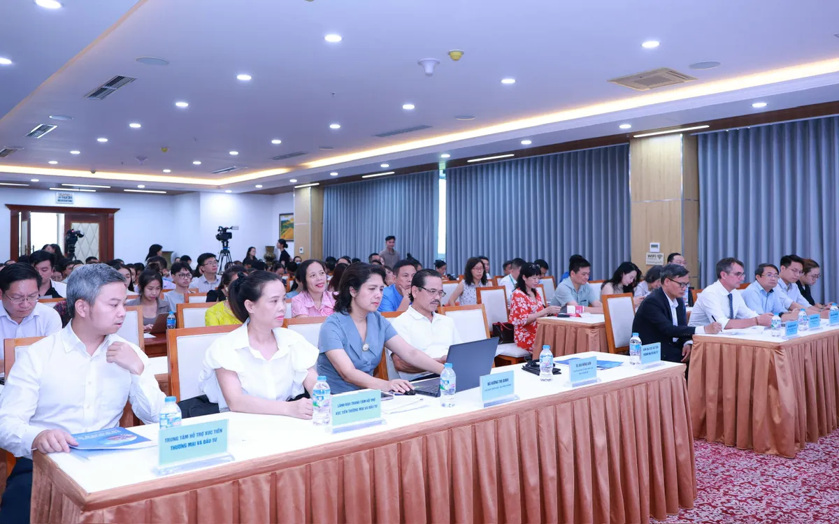 Hội thảo “Xu hướng và giải pháp hỗ trợ doanh nghiệp tham gia chuỗi sản xuất và cung ứng toàn cầu” diễn ra chiều 26/5 tại Hà Nội.