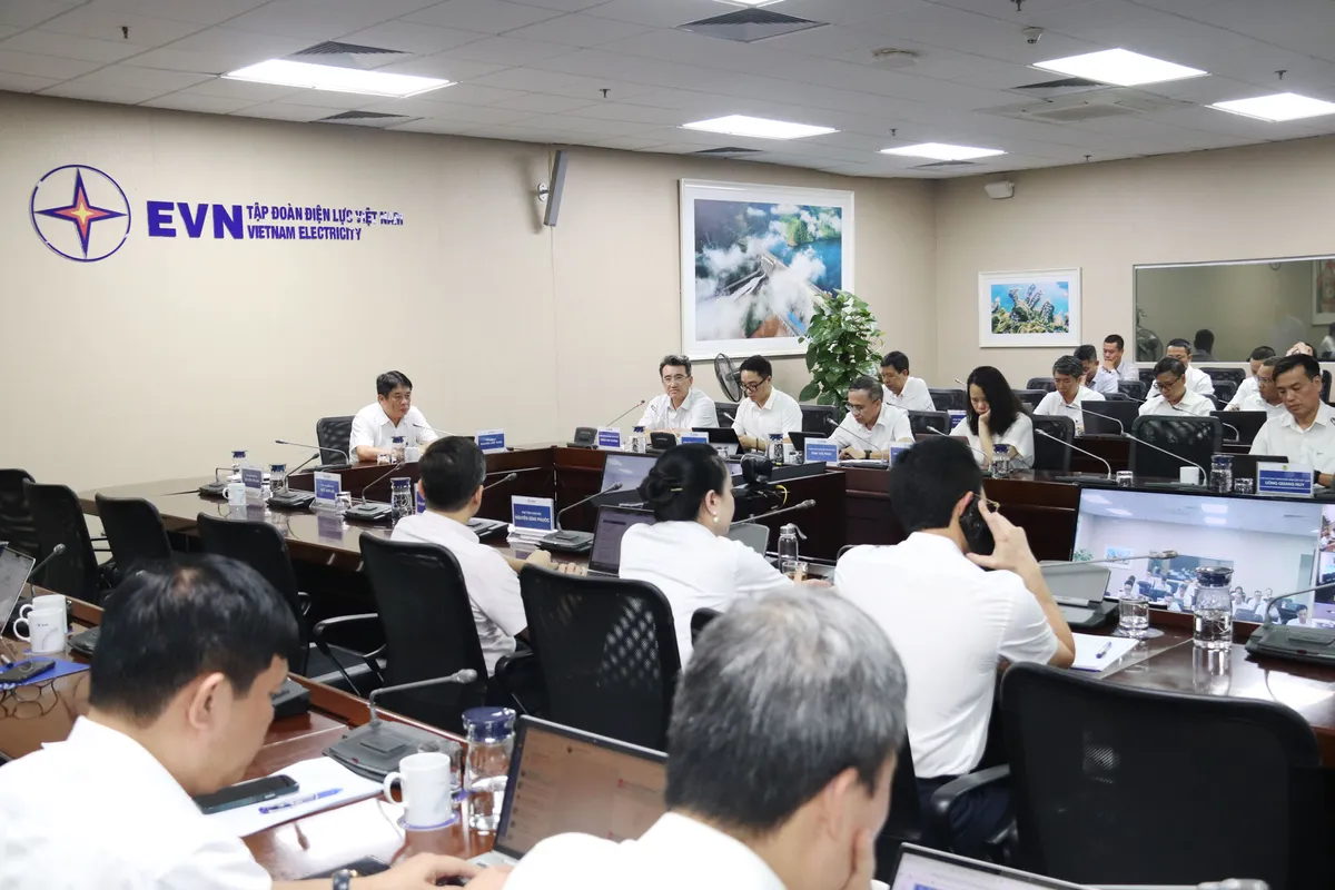 EVN phối hợp chặt chẽ với NSMO đảm bảo cung ứng điện khi nắng n&oacute;ng cực đoan- Ảnh 1.