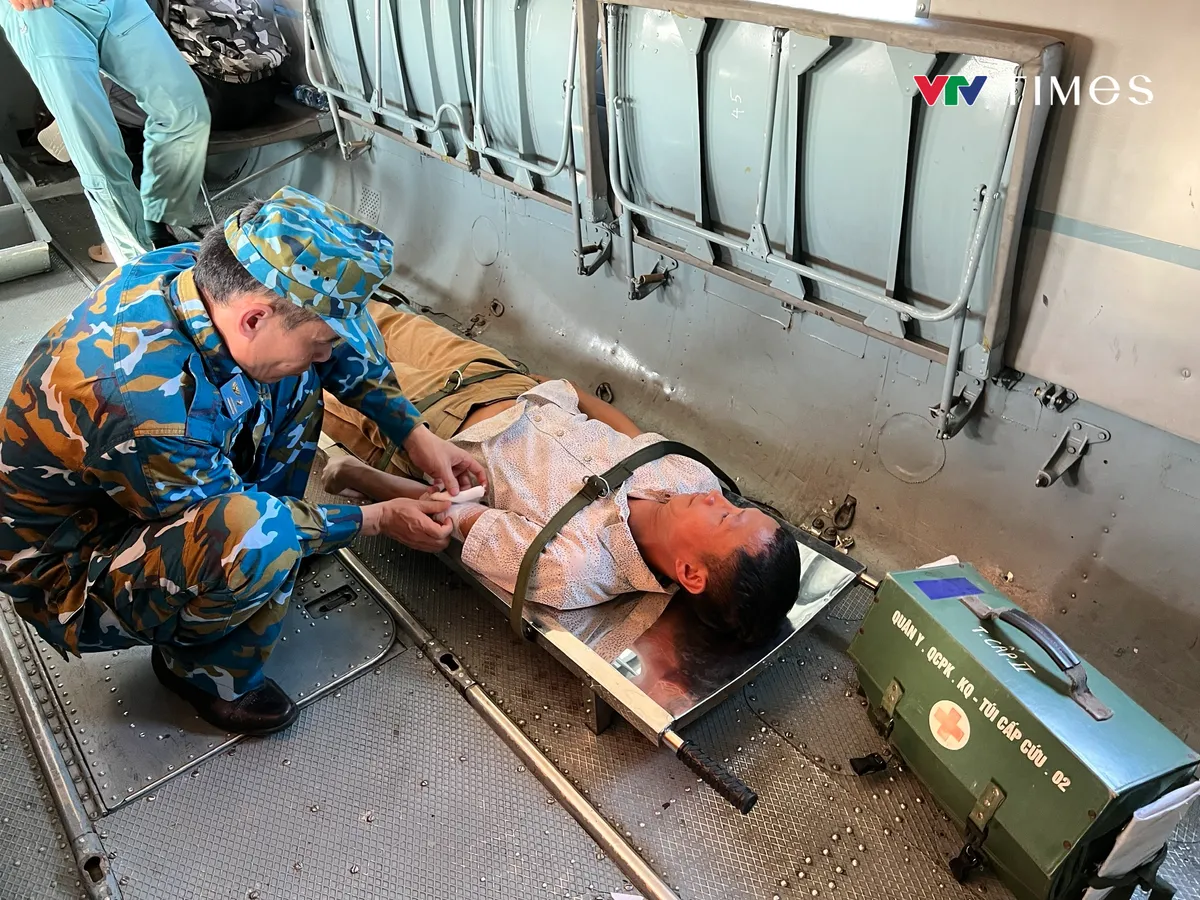 Nâng cao năng lực hiệp đồng cứu hộ, cứu nạn đường không trong tình huống khẩn cấp - Ảnh 7.