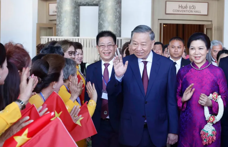 Tổng B&iacute; thư, Chủ tịch nước T&ocirc; L&acirc;m gặp gỡ cộng đồng người Việt Nam tại Th&aacute;i Lan - Ảnh 1.