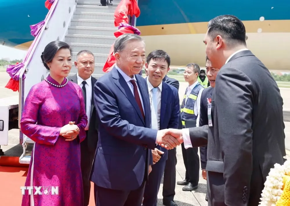 Tổng Bí thư, Chủ tịch nước Tô Lâm và Phu nhân bắt đầu thăm chính thức Vương quốc Thái Lan - Ảnh 1.