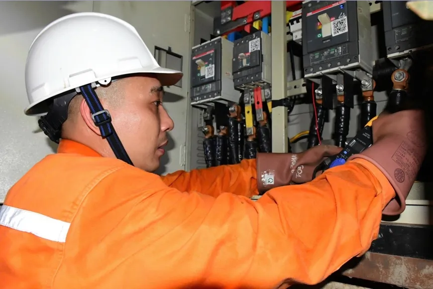 Sẵn sàng kịch bản ứng phó phụ tải tăng cao- Ảnh 1. Sẵn sàng kịch bản ứng phó phụ tải tăng cao- Ảnh 1.
