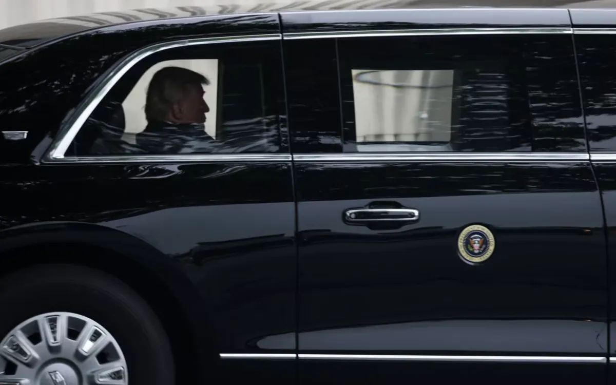 Tổng thống Donald Trump rời Trung tâm Quân y Quốc gia Walter Reed ở Bethesda, Maryland, ngày 26/5/2026. (Ảnh: AP)