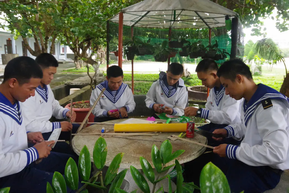 Rộn r&agrave;ng kh&ocirc;ng kh&iacute; chuẩn bị Tết Thiếu nhi 1/6 tại đặc khu Trường Sa - Ảnh 5.