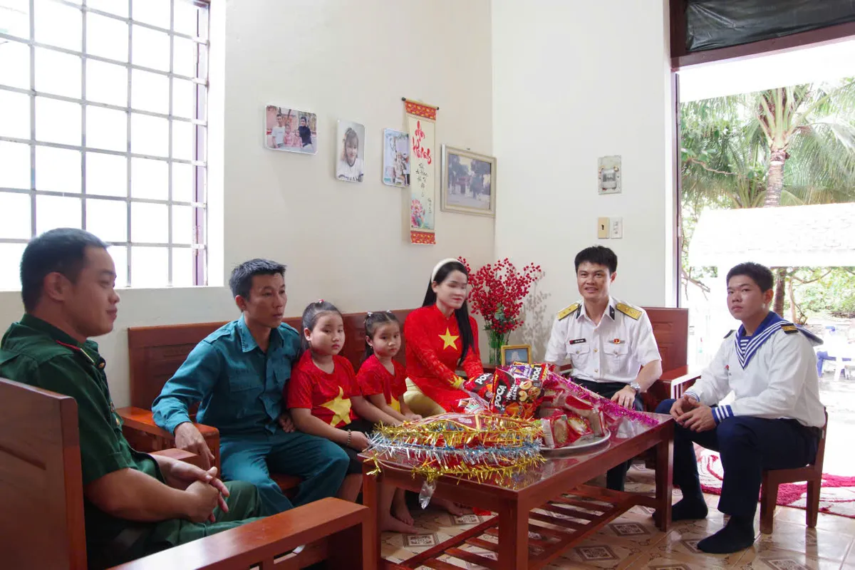 Rộn r&agrave;ng kh&ocirc;ng kh&iacute; chuẩn bị Tết Thiếu nhi 1/6 tại đặc khu Trường Sa - Ảnh 3.