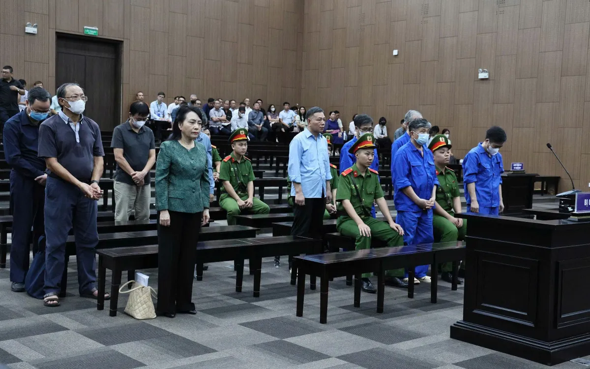 Các bị cáo tại phiên toà.