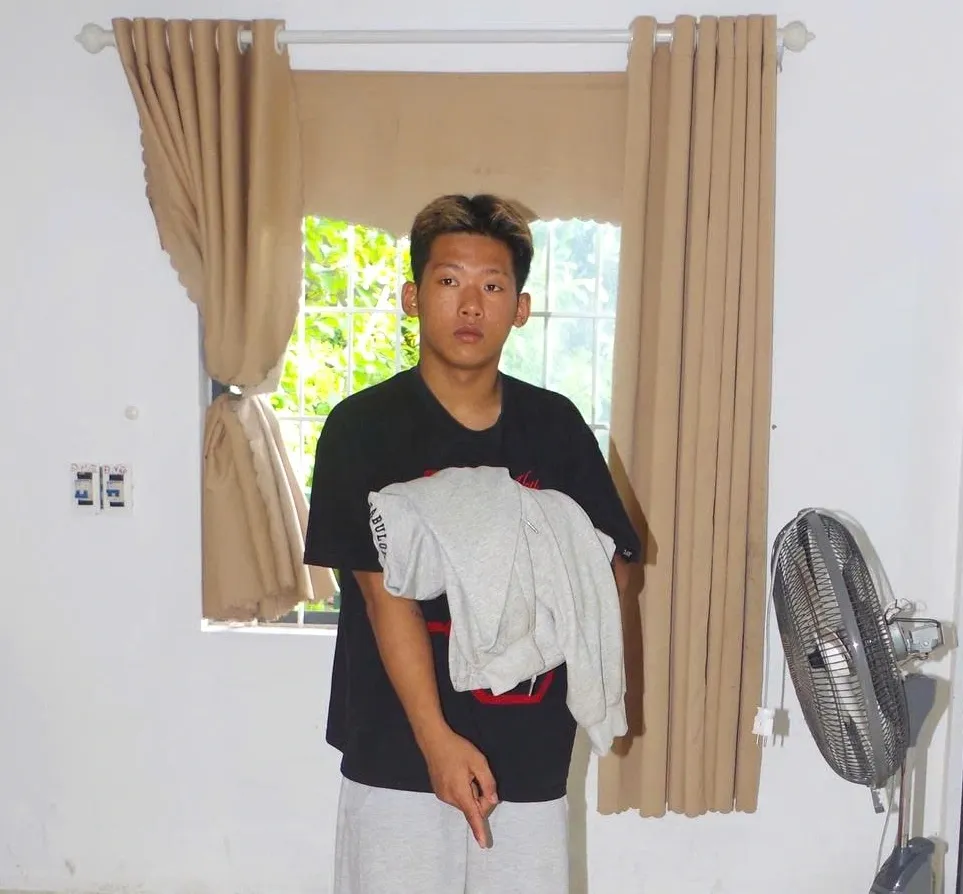 Bị bạn g&aacute;i đ&ograve;i tiền sau khi hẹn h&ograve;, nam thanh ni&ecirc;n siết cổ cướp điện thoại ở Ph&uacute; Quốc- Ảnh 1.